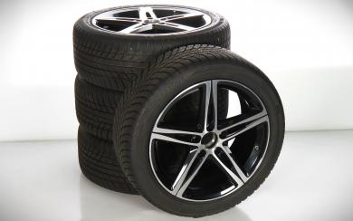 Set di ruote invernali in lega da 18 pollici con pneumatici Bridgestone per Classe A 177, CLA ShootingBrake X118 e altri, Mercedes-Benz originale