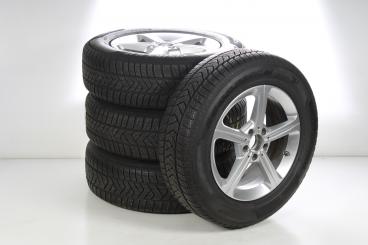 Set di ruote invernali in lega da 17 pollici con pneumatici Pirelli per Classe GLA H247, Classe GLB X247, Mercedes-Benz originale