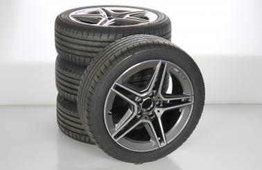 Set di ruote estive in lega da 18 pollici con pneumatici Bridgestone per Classe B 247, CLA 118 e altri, Mercedes-AMG originale