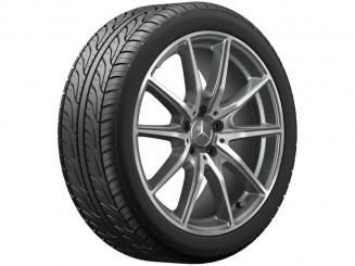 Cerchio in alluminio AMG a 10 razze 