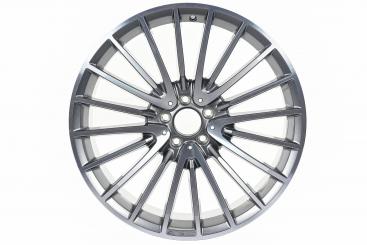 Cerchio in alluminio AMG a razze 