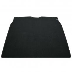 Tappetino antiscivolo nero nel bagagliaio 