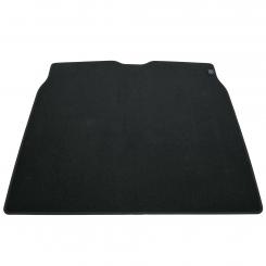 Tappetino antiscivolo nero nel bagagliaio 