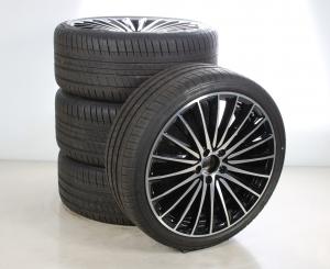 Ruote complete set AMG da 20 pollici in alluminio MICHELIN C 