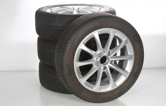 Set di ruote invernali in lega da 17 pollici con pneumatici Hankook per CLA 118, CLA ShootingBrake X118 e altri, Mercedes-Benz originale