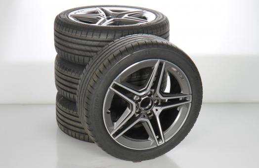 Set di ruote estive in lega da 18 pollici con pneumatici Bridgestone per Classe B 247, CLA 118 e altri, Mercedes-AMG originale