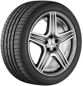 Cerchio in alluminio AMG a razze triple 